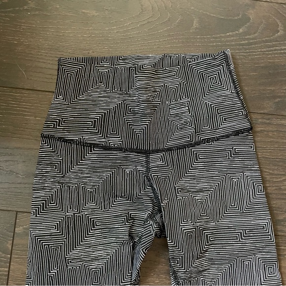 Lululemon High Rise Wunder Under in Maze Jacquard White Black (6) - Picture 2 of 12